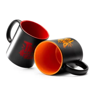 Taza con interior de color Stamina Macha 3997, composición de dos tazas con ejemplos de marcaje
