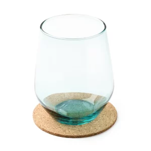 Pack de 10 posavasos de corcho Stamina Chala 4087, crudo, ejemplo de uso de un posavasos con un vaso