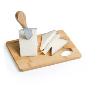Tabla de cortar de bambú Stamina Devon 4114, crudo, ejemplo de uso de la tabla con queso