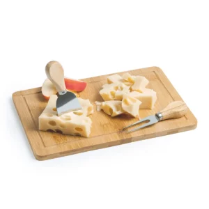 Tabla de cortar de bambú Stamina Angus 4116, crudo, ejemplo de uso de la tabla con queso