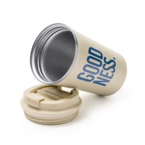 Vaso térmico Stamina Okele 4134, beige, vista del vaso tumbado abierto con un ejemplo de personalización