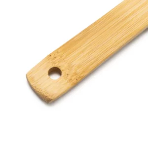 Espátula de bambú Stamina Baru 4147, bambú, detalle del orificio del mango