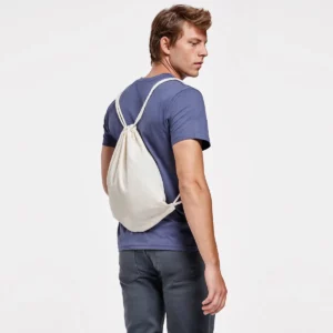 Mochila de cuerdas Stamina Mirlo 7137, crudo, vista de un modelo con la mochila puesta