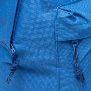 Mochila básica Stamina Tucan 7158, royal, detalle de las cremalleras, tapetas y tiradores