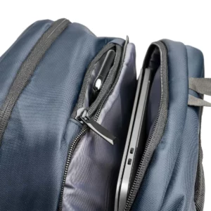 Mochila con salida USB Stamina Duke 7171, marino, vista de los compartimentos con dispositivos como ejemplo de uso