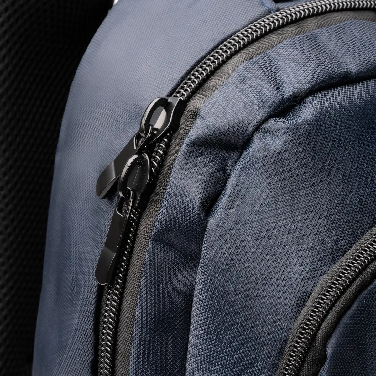 Mochila de nylon Stamina Mardok 7173 7 Mochila de nylon Stamina Mardok 7173, marino, detalle de la cremallera y el tejido