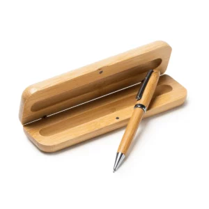 Bolígrafo de bambú Stamina Bodoni 8041, bambú y detalles metálicos, bolígrafo junto al estuche abierto