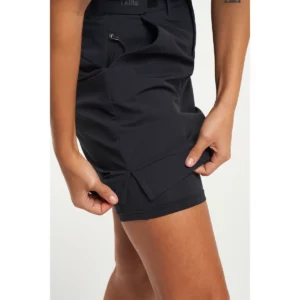 Falda pantalón mujer TENSON TXLITE SKORT 465017586, Negro, con modelo, detalle del pantalón interior