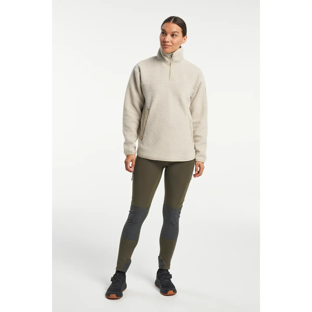 Polar mujer TENSON YOKE HALF ZIP 465017645 2 Polar mujer TENSON YOKE HALF ZIP 465017645, Arena, con modelo, vista frontal de cuerpo completo