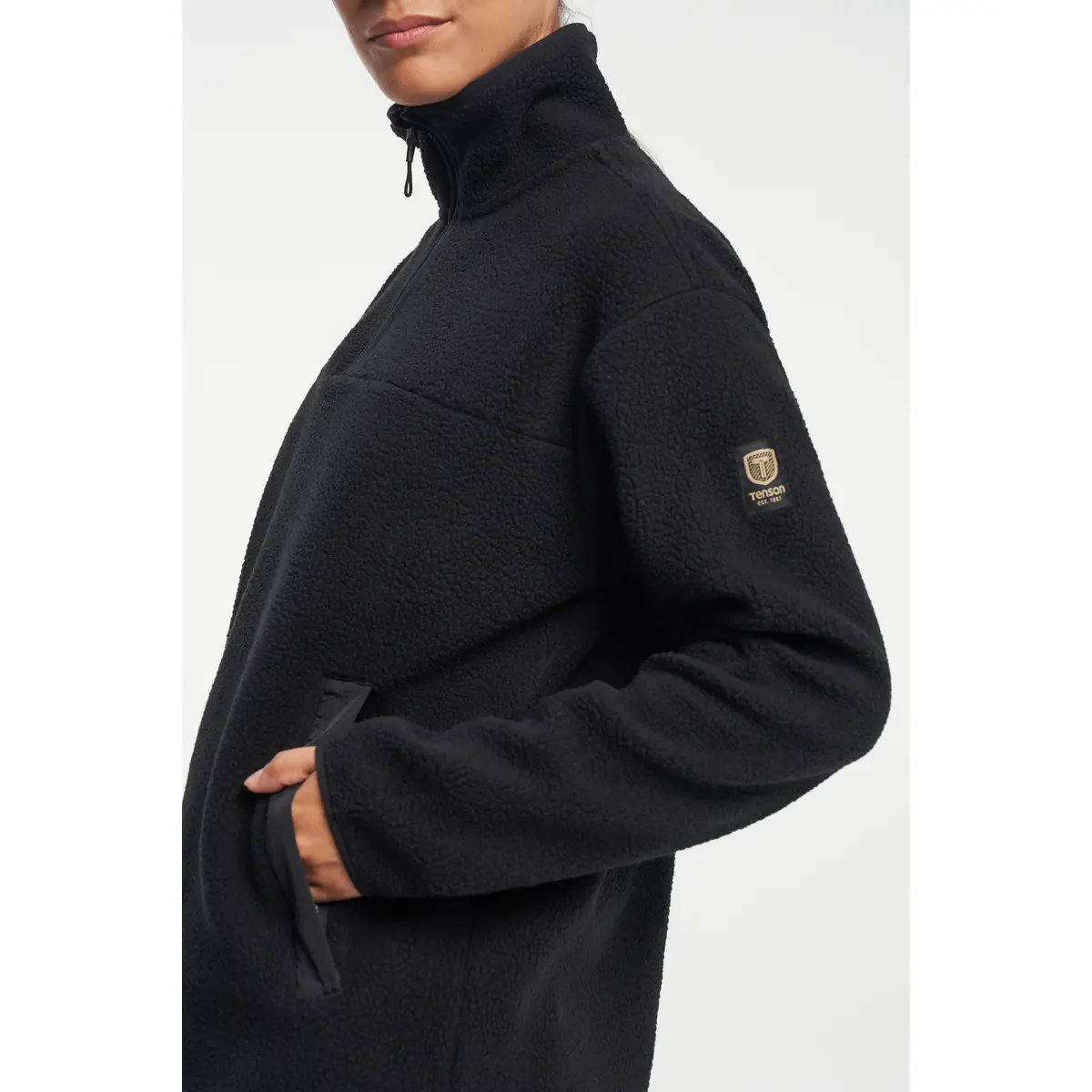 Polar mujer TENSON YOKE HALF ZIP 465017645 17 Polar mujer TENSON YOKE HALF ZIP 465017645, Negro, con modelo, detalle del bolsillo lateral