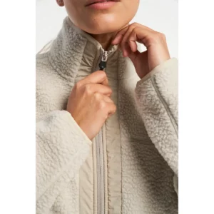 Chaqueta polar mujer TENSON YOKE FULL ZIP 465017895, Arena, con modelo, detalle de cuello y cremallera