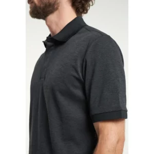 Polo hombre TENSON TXLITE MELANGE POLO 465018060, Negro, detalle lateral con modelo