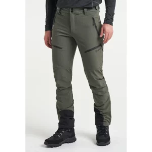 Pantalón hombre TENSON TXLITE FLEX PANTS 465018064, Verde oliva oscuro, vista frontal con modelo