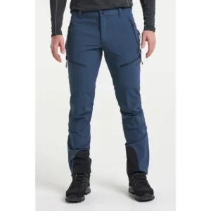Pantalón hombre TENSON TXLITE FLEX PANTS 465018064, Azul oscuro, con modelo, vista frontal del pantalón