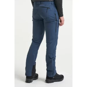 Pantalón hombre TENSON TXLITE FLEX PANTS 465018064, Azul oscuro, con modelo, vista posterior del pantalón