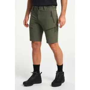 Pantalón corto hombre TENSON TXLITE FLEX SHORTS 465018066, Verde oliva oscuro, vista frontal con modelo