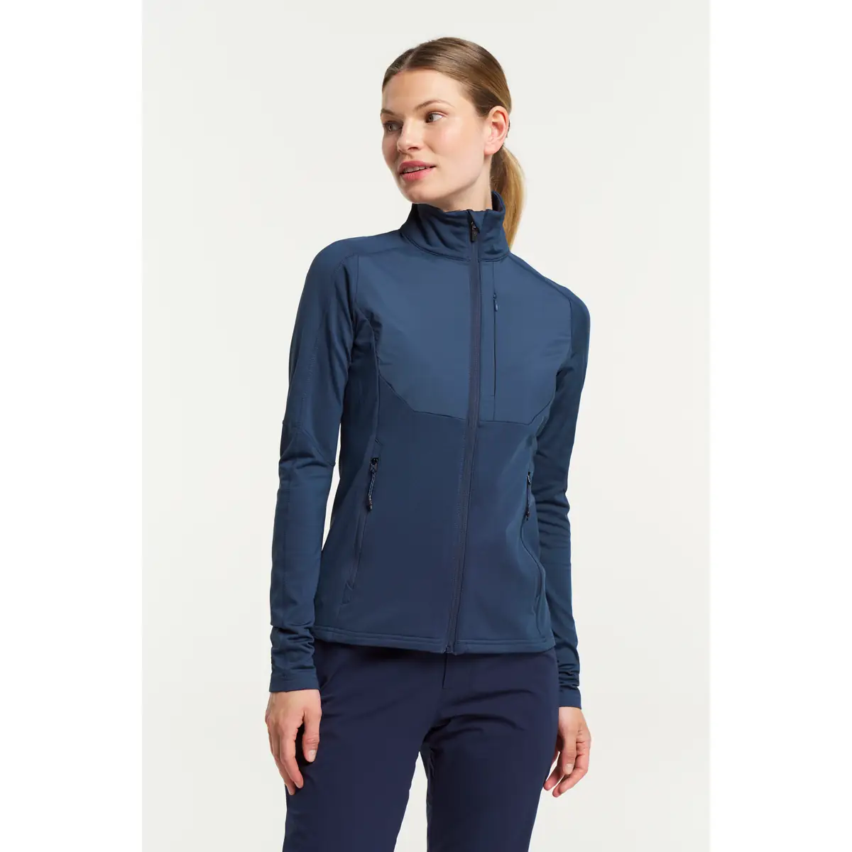 Chaqueta mujer TENSON TXLITE WINDBLOCK FULL ZIP 465018113 1 Chaqueta mujer TENSON TXLITE WINDBLOCK FULL ZIP 465018113, Azul oscuro, vista frontal con modelo