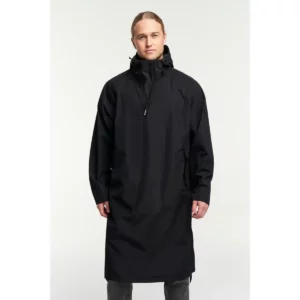 Poncho unisex TENSON PROTECT PONCHO 465018547, Negro, vista frontal con modelo