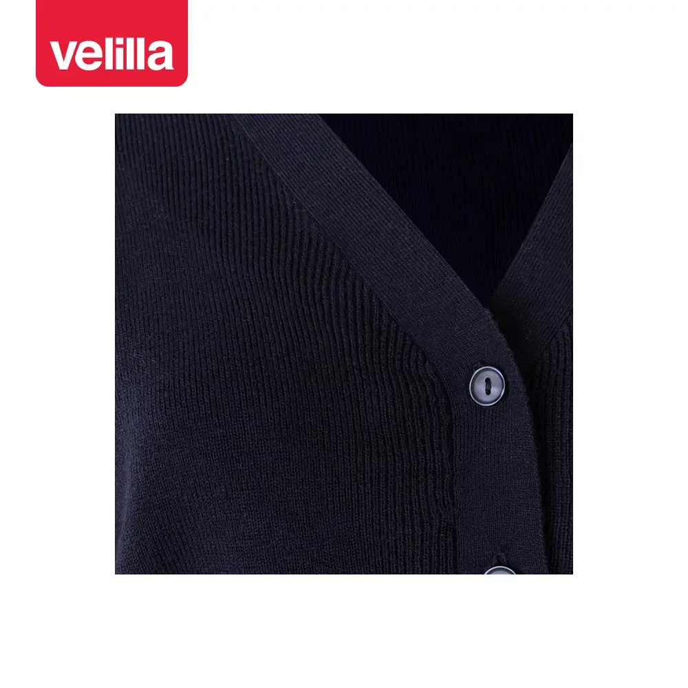 Chaqueta punto fino mujer Velilla 103 4 Chaqueta punto fino mujer Velilla 103 Azul marino, detalle de escote y cierre de botones