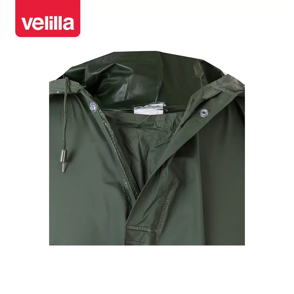 Poncho de lluvia con capucha Velilla 187 11 Poncho de lluvia con capucha Velilla 187 Verde, detalle de abertura del cuello