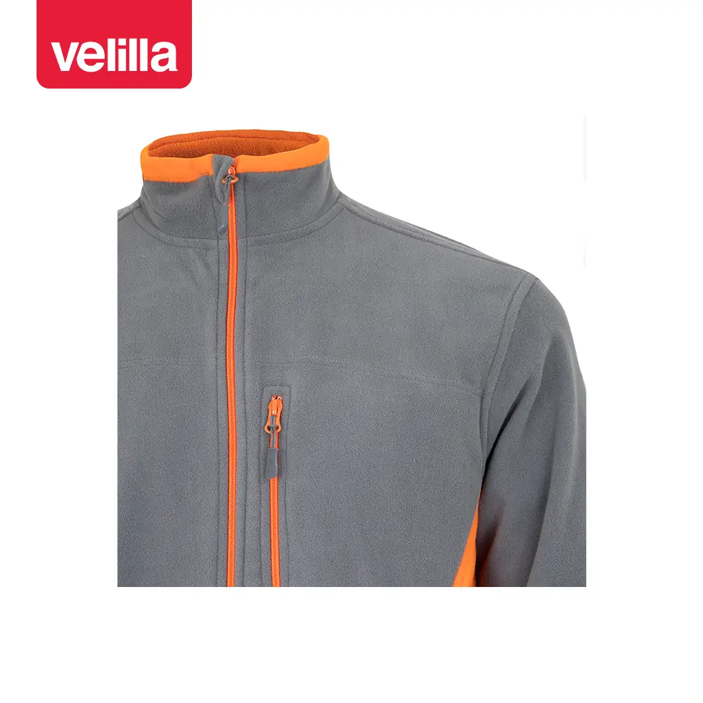 Chaqueta polar bicolor Velilla 201504 9 Chaqueta polar bicolor Velilla 201504 Gris/Naranja, detalle de cuello, cremallera y bolsillo del pecho