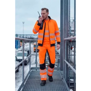Pantalón técnico Velilla 303030X V.Dynamix Hi Vis Negro/Naranja flúor, vista con modelo