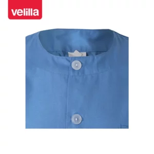 Chaqueta de pijama sanitario Velilla 599 Celeste, detalle de cuello redondo y botones