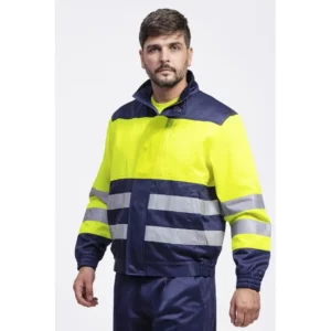 Cazadora multinorma antiestática WorkTeam B1195, Marino/Amarillo a.v., vista frontal de la cazadora con persona