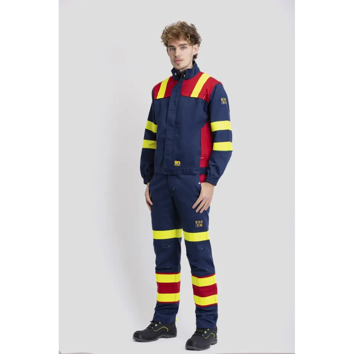 Cazadora multinorma combinada WorkTeam B1199 1 Cazadora multinorma combinada WorkTeam B1199, Marino/Rojo/Amarillo flúor, vista frontal con persona