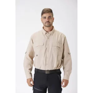Camisa safari de manga larga WorkTeam B8500, Beige, vista frontal con modelo