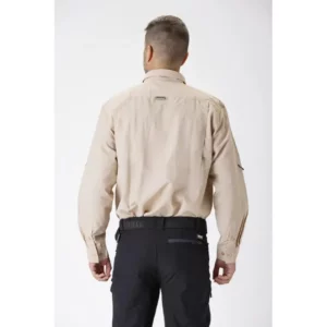 Camisa safari de manga larga WorkTeam B8500, Beige, vista trasera con modelo