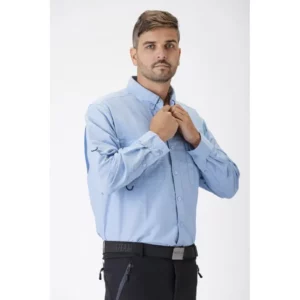 Escena de catálogo con Camisa safari de manga larga WorkTeam B8500; Cinturón WorkTeam WFA501.