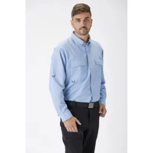 Camisa safari de manga larga WorkTeam B8500, Celeste, vista frontal con modelo