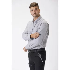 Camisa safari de manga larga WorkTeam B8500, Gris claro, detalle del puño con modelo