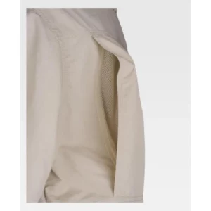 Camisa safari de manga corta WorkTeam B8510, Beige, detalle de la abertura trasera y rejilla