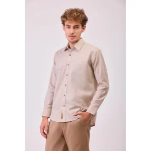 Camisa de cuadros y botones de madera WorkTeam B8800, Beige, vista frontal con modelo