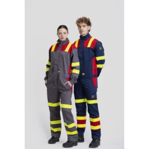 Buzo multinorma combinado WorkTeam C5099, Gris/Rojo/Amarillo flúor, vista frontal con dos personas