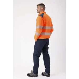 Cazadora reversible acolchada WorkTeam C8210, Naranja a.v./Marino, vista trasera de cara de alta visibilidad con persona