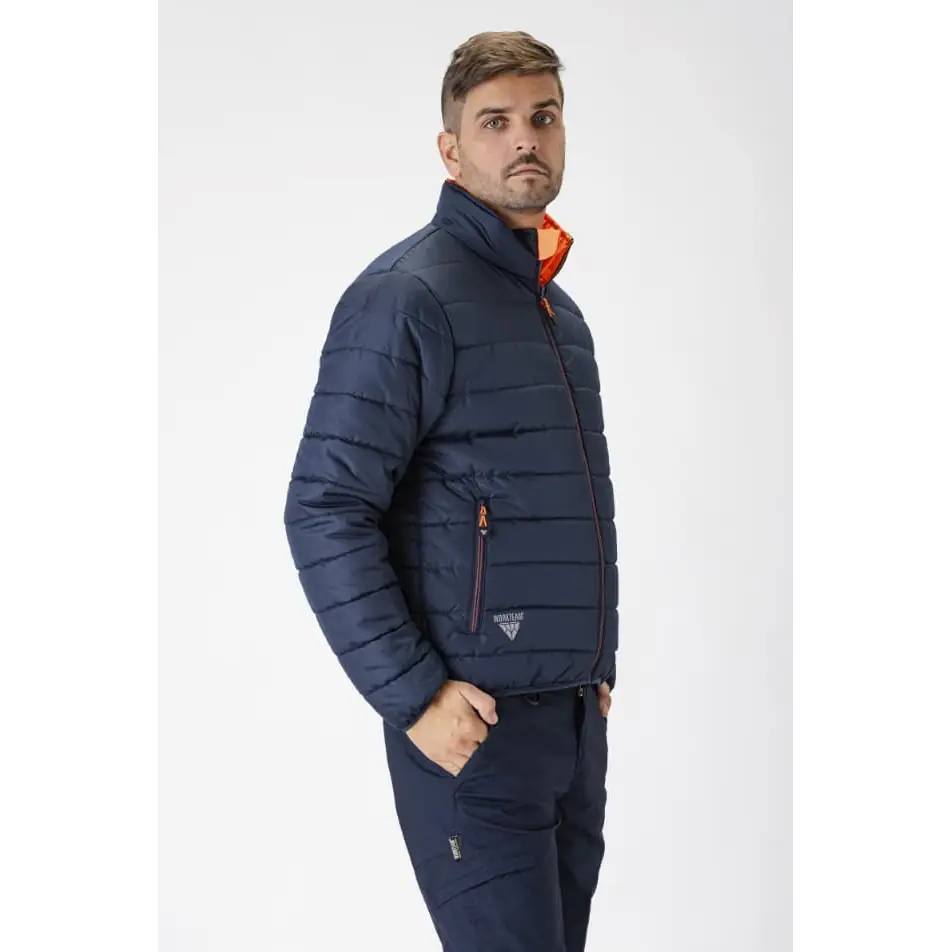 Cazadora reversible acolchada WorkTeam C8210 13 Cazadora reversible acolchada WorkTeam C8210, Naranja a.v./Marino, vista frontal de cara acolchada con persona