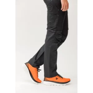 Zapatilla deportiva WorkTeam P4004, Naranja flúor, vista con persona