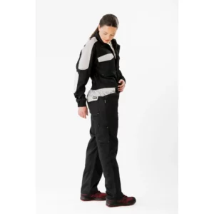 Buzo WorkTeam WF1042, Negro/gris claro, persona; vista frontal oblicua
