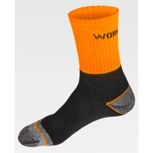 Calcetines, pack 3 pares WorkTeam WFA025, Negro/Naranja flúor, vista oblicua del calcetín