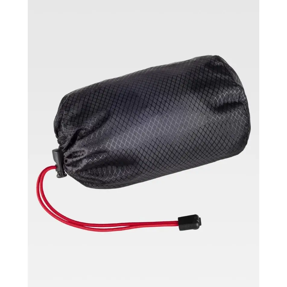 Mochila WorkTeam WFA415 5 Mochila WorkTeam WFA415, Negro/Rojo, vista enrollada en bolsa de transporte