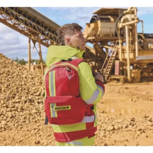 Mochila WorkTeam WFA440, Rojo/Amarillo fluor, persona; vista posterior de mochila