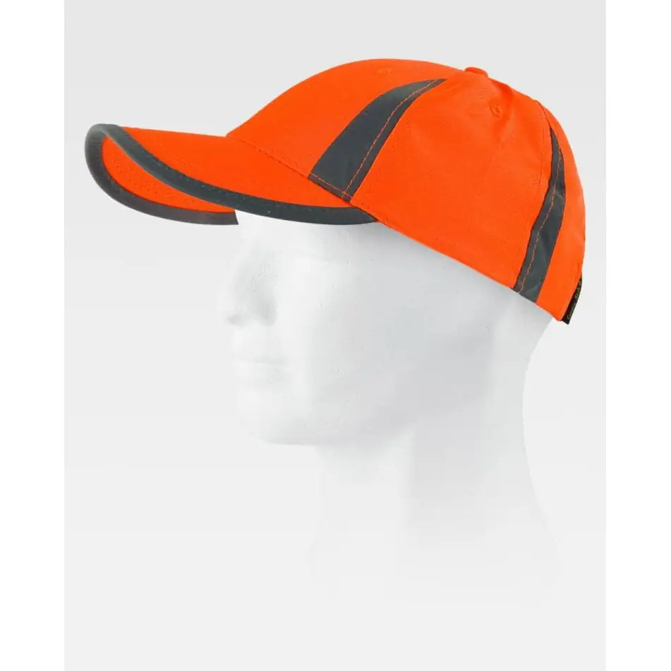 Gorra WorkTeam WFA902 2 Gorra WorkTeam WFA902, Naranja flúor, vista oblicua sobre maniquí
