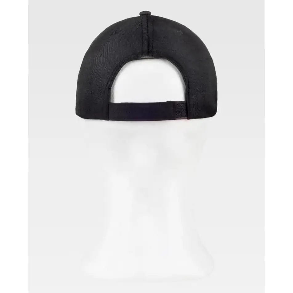 Gorra WorkTeam WFA907 7 Gorra WorkTeam WFA907, Negro/Amarillo flúor, vista posterior sobre maniquí