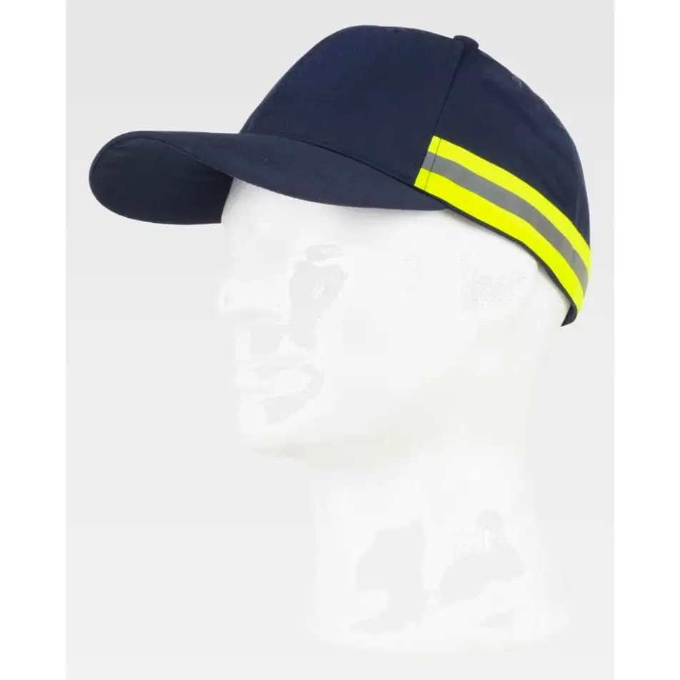 Gorra WorkTeam WFA909 3 Gorra WorkTeam WFA909, Marino/Amarillo flúor, vista oblicua sobre maniquí