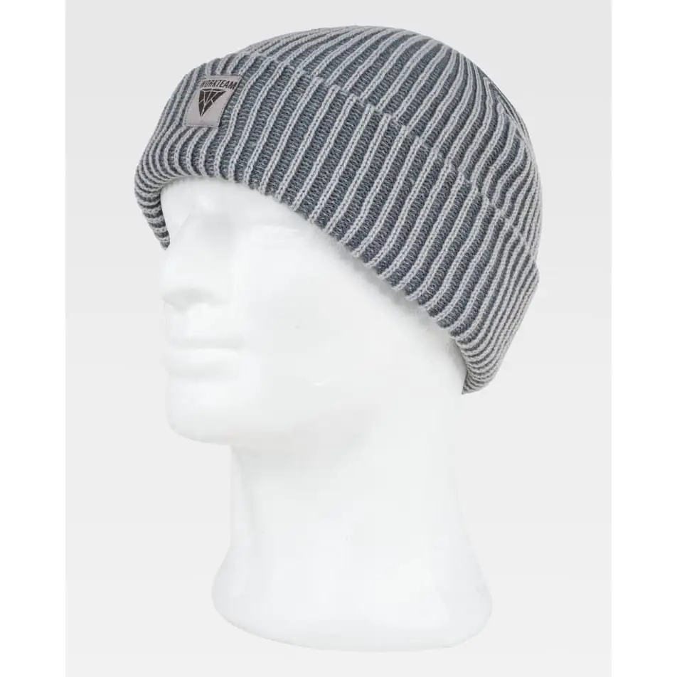 Gorro WorkTeam WFA912 1 Gorro WorkTeam WFA912, Gris/Gris claro, vista oblicua sobre maniquí