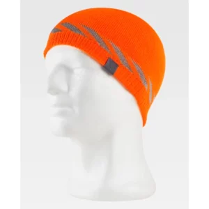 Gorro WorkTeam WFA917, Naranja flúor, vista oblicua sobre maniquí