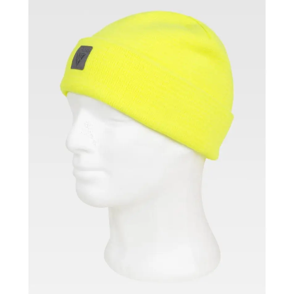 Gorro WorkTeam WFA918 2 Gorro WorkTeam WFA918, Amarillo flúor, vista oblicua sobre maniquí